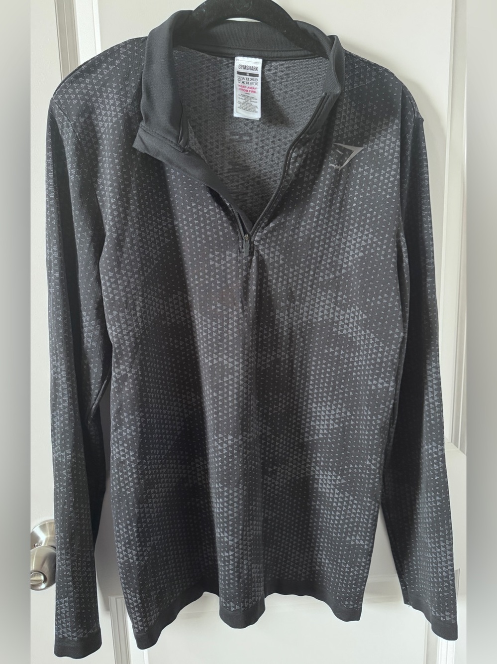 Gymshark Geo Seamless 1/4 Zip-Medium Black Long Sleeve